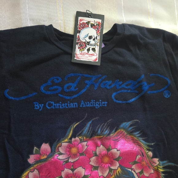 Ed Hardy Black and Pink Skull Long Sleeve Tee - Picture 6 of 15